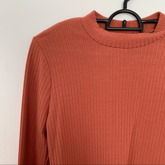 Forever 21 Long Sleeve Crop Top - Picture 2 of 5